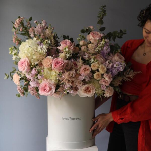 Авторский букет в шляпной коробке Акварельный - Размер 2XL