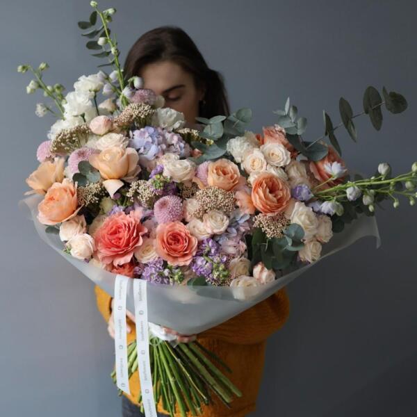 Авторский букет Акварельный из сезонных цветов - Размер L
