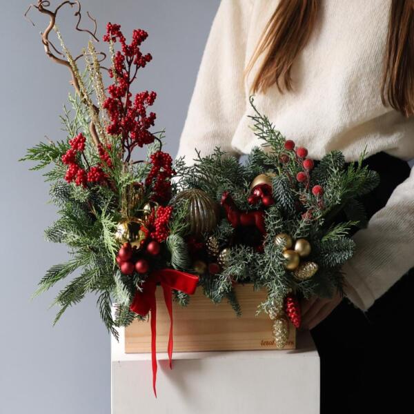 Новогодняя композиция в деревянном ящике, гамма "Красно-золотая" - Размер М