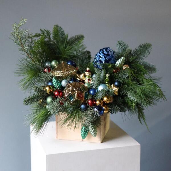 Новогодняя композиция в ящике, гамма "Калейдоскоп" - Размер S