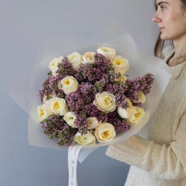 Букет из пионовидных роз и фиолетовой сирени - Размер M
