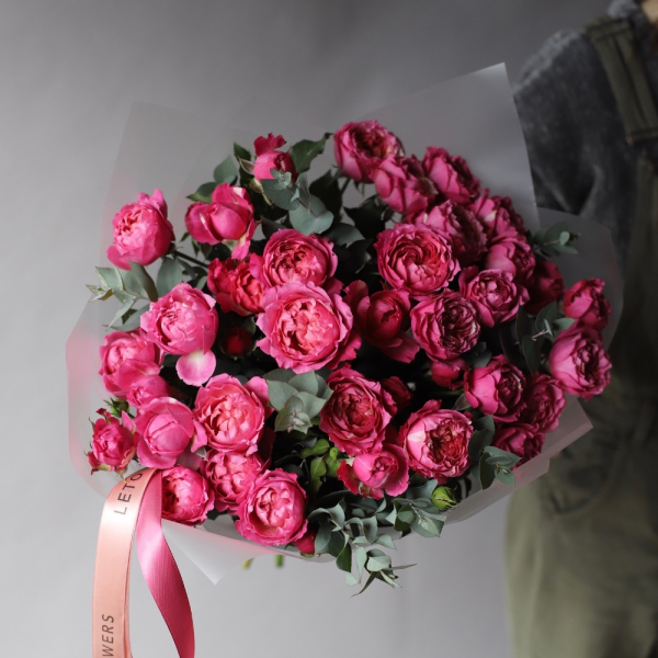 Букет из кустовых пионовидных роз Джульета Черри - 9 кустовых роз