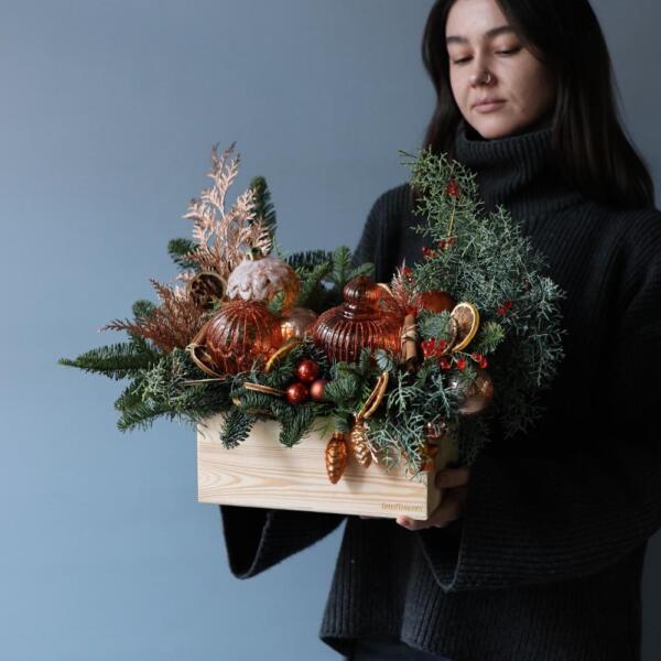 Новогодняя композиция в ящике, гамма  "Мандариновый пай" -  Размер M