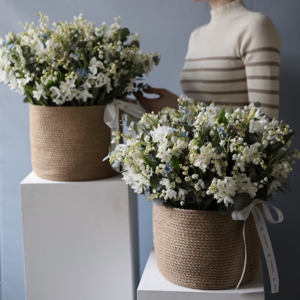 Ландыши с весенними цветами в корзинке - Размер L