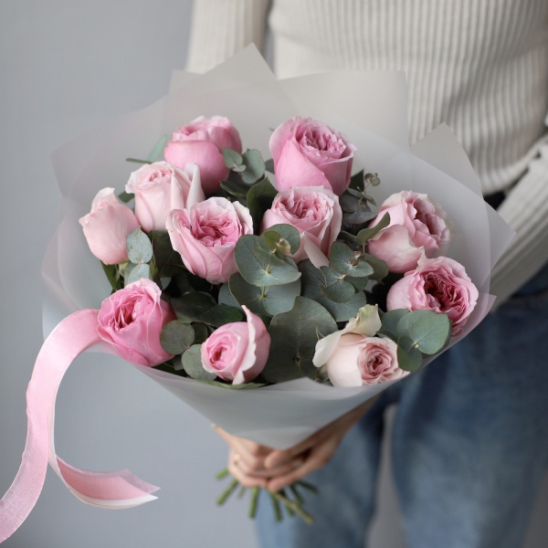Букет из пионовидных роз Дэвида Остина Миранда - 11 роз с зеленью