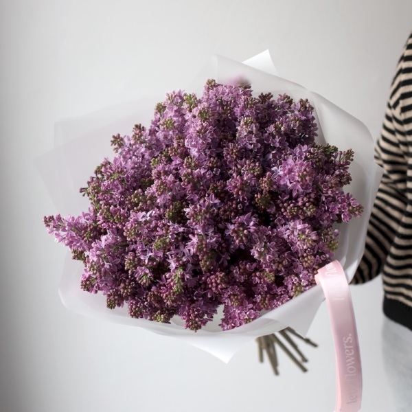 Букет из сиреневой сирени - 19 веток сирени