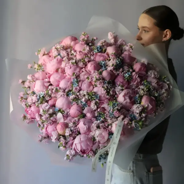 Букет из пионов, оксипеталума и маттиолы - Размер 2XL