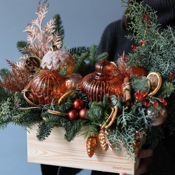 Новогодняя композиция в ящике, гамма  "Мандариновый пай" -  Размер M