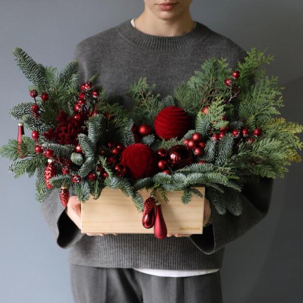 Новогодняя композиция в деревянном ящике, гамма  "Красный бархат" - Размер M