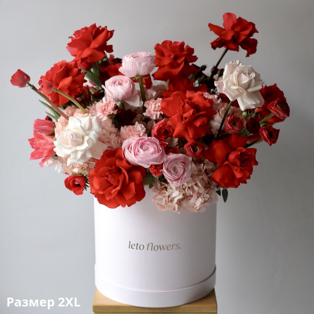 Авторский букет в шляпной коробке Красный - заказать доставку цветов вМоскве от Leto Flowers