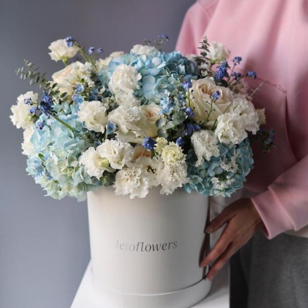 Авторский букет в шляпной коробке Небесно-голубой - Размер XL