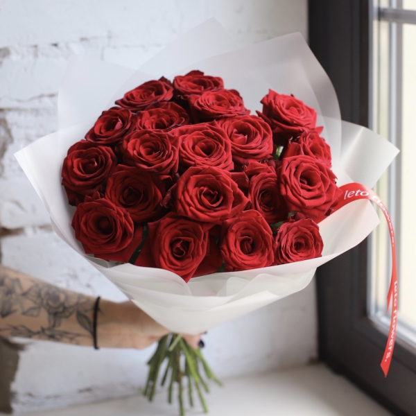Букет из красных роз - 19 роз