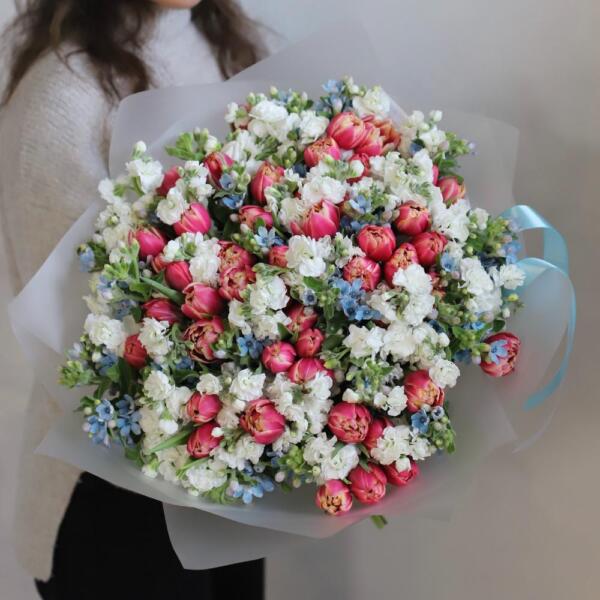 Букет из тюльпанов, маттиолы и оксипеталума - Размер L