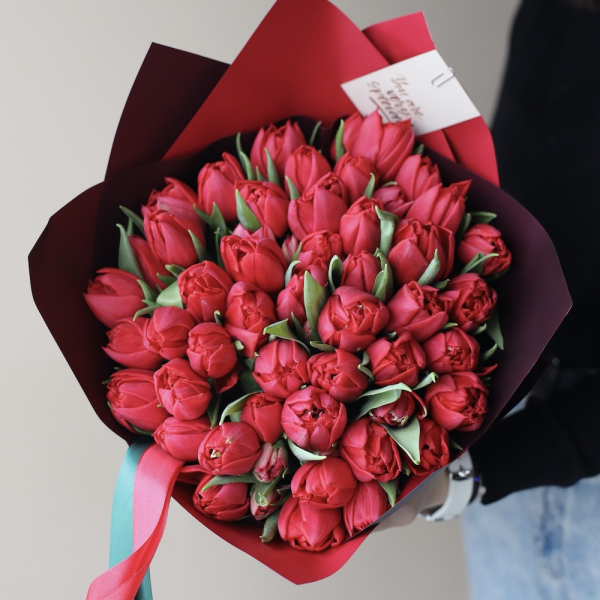Букет из красных тюльпанов - 49 тюльпанов