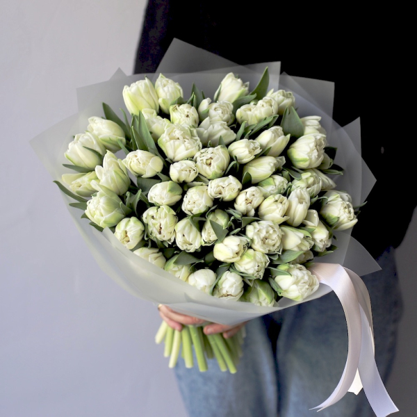 Букет из белых тюльпанов - 49 тюльпанов