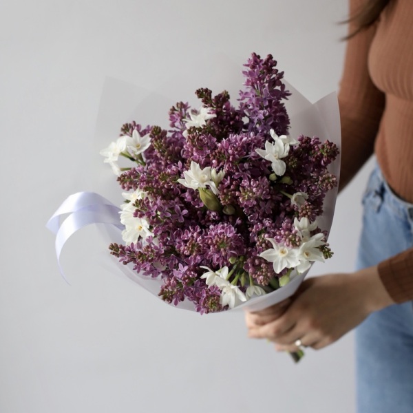 Букет из сирени и нарциссов - Размер S