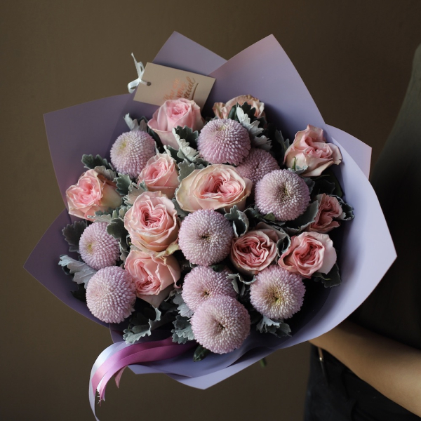 Букет из пионовидных роз и хризантем - Размер M