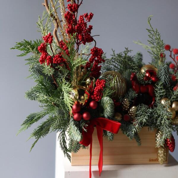 Новогодняя композиция в деревянном ящике, гамма "Красно-золотая" - Размер M