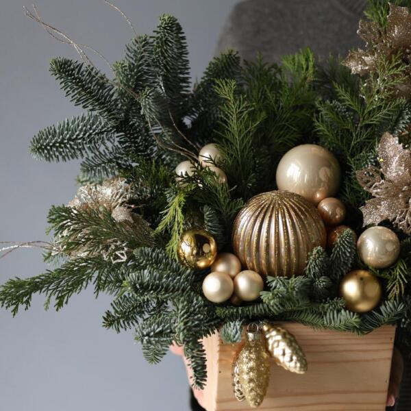 Новогодняя композиция в деревянном ящике, гамма "Брызги шампанского" - Размер S