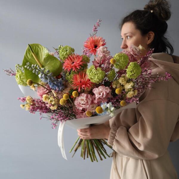 Авторский букет Акварельный из сезонных цветов - Размер L