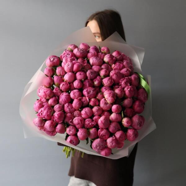 Букет из ярко-розовых пионов - 101 пионов