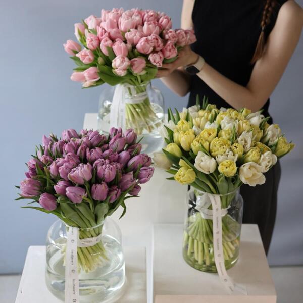 Букет из тюльпанов в вазе
