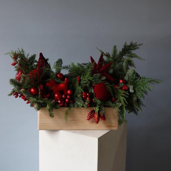 Новогодняя композиция в ящике, гамма  "Красный бархат" - Размер L
