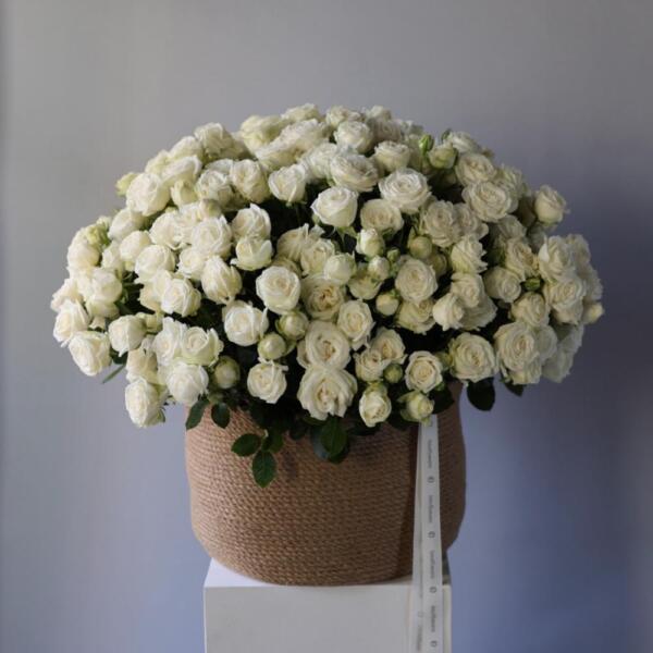 Корзина с пионовидными кустовыми розами - Размер XL