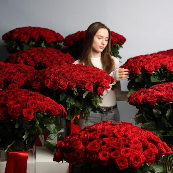 Цветочный сет из роз "Миллион алых роз" - Размер M