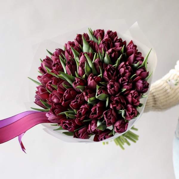Букет из фиолетовых тюльпанов -  49 тюльпанов 