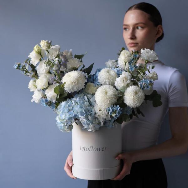 Букет Сюрприз в шляпной коробке, нежный - Размер M