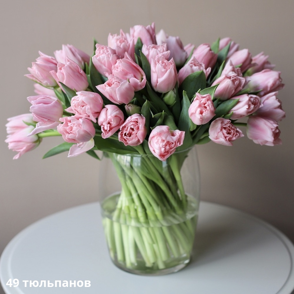 Букет из тюльпанов Дример в вазе - заказать доставку цветов в Москве отLeto Flowers
