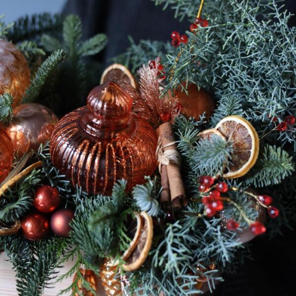 Новогодняя композиция в ящике, гамма  "Мандариновый пай" -  Размер M