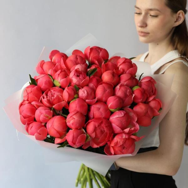 Букет из коралловых пионов - 49 пионов