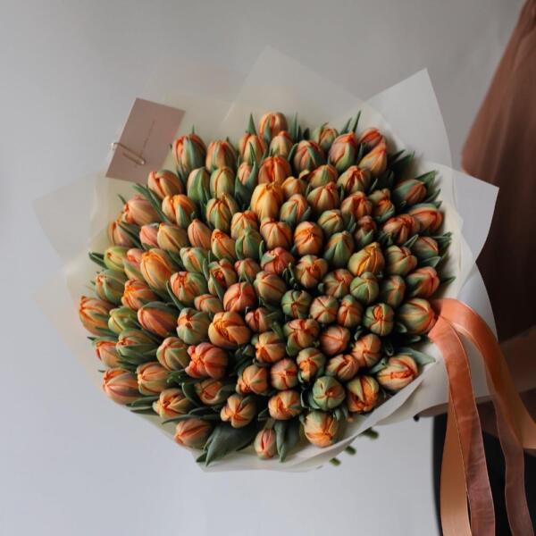 Букет из оранжевых тюльпанов - 99 тюльпанов
