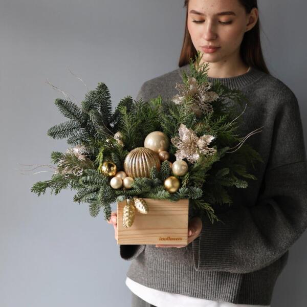 Новогодняя композиция в деревянном ящике, гамма "Брызги шампанского" - Размер S