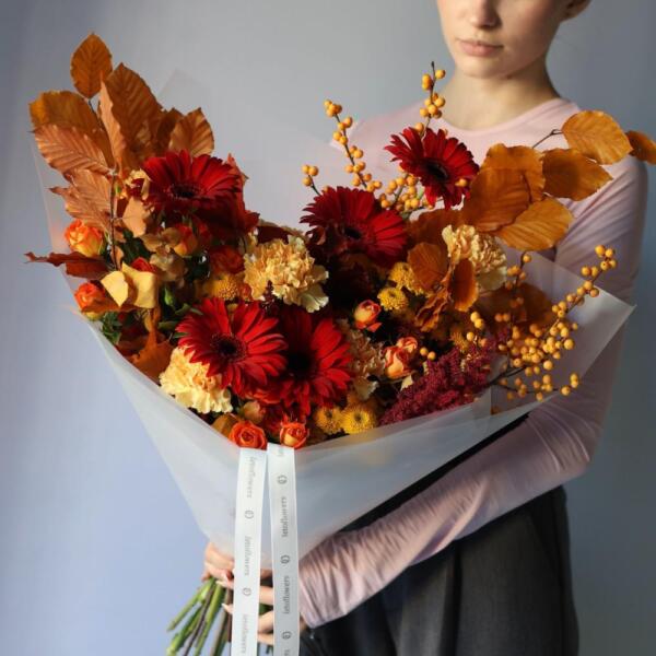 Букет Сюрприз из сезонных цветов на вкус флориста, яркий - Размер M