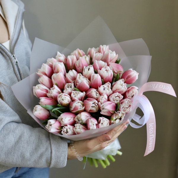 Букет из нежно-розовых тюльпанов -  49 тюльпанов 