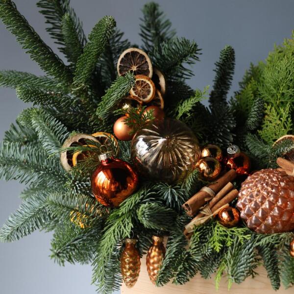 Новогодняя композиция в деревянном ящике, гамма  "Мандариновый пай" - Размер L